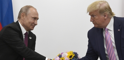 Ruský prezident Vladimir Putin a jeho americký protějšek Donald Trump se sešli v Ósace.