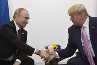Ruský prezident Vladimir Putin a jeho americký protějšek Donald Trump se sešli v Ósace.