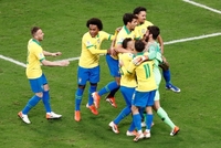 Brazilci vyhráli penaltové drama s Paraguayí a jsou v semifinále.