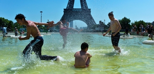 Ve Francii očekávají v pátek rekordně vysoká vedra.