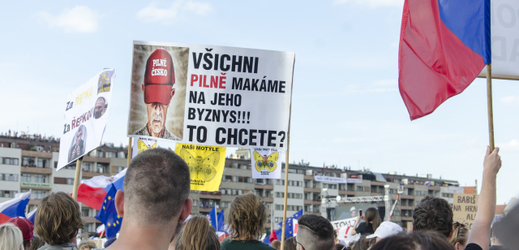 Demonstrace na Letné.