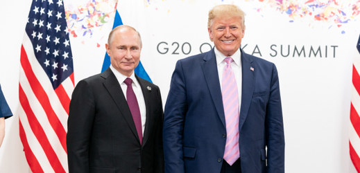Vladimir Putin a Donald Trump na summitu v Ósace.