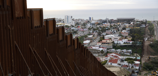 Hraniční zeď mezi USA a Mexikem. 