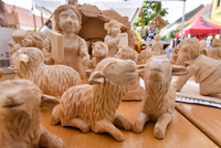 Řezbáři vyráběli figurky a předměty jak do společného mezinárodního betléma vystaveného v třešťském Muzeu betlémů, tak i do společného betléma v životní velikosti vystaveného nedaleko centra Třeště.
