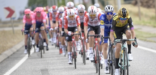 Tour de France má za sebou první etapu, kterou vyhrál Nizozemec Teunissen.