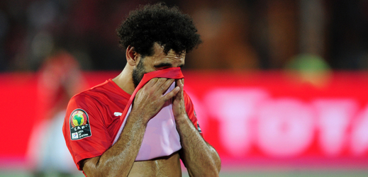 Smutný Mohamed Salah po vyřazení z mistrovství Afriky.