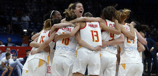 Španělský tým radující se ze zlata.