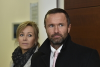Bývalý ředitel nemocnice v Liberci Luděk Nečesaný s manželkou.