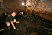 Pod břeclavským zámkem byly nalezeny zbytky hradby z 11. století.