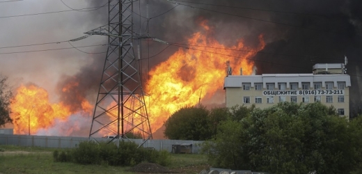 Hořící elektrárna v Mytišči.