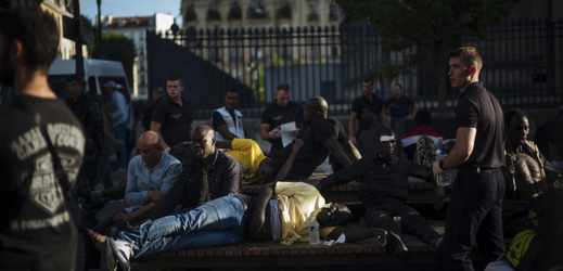 Pařížský Panthéon okupovaly stovky migrantů bez dokumentů.