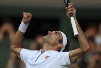 Švýcarský tenista Roger Federer se může stát nejstarším vítězem Wimbledonu.