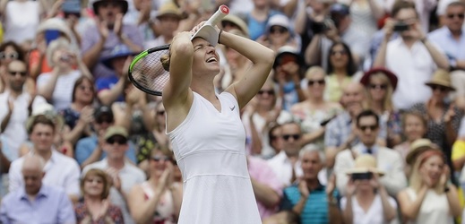 Simona Halepová vyhrála svůj druhý grandslam v kariéře, poprvé se raduje ve Wimbledonu.