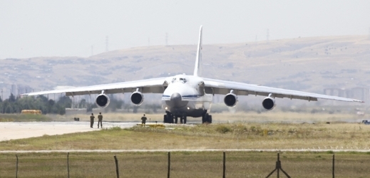 Od pátku do neděle dorazilo s technologií do Turecka šest ruských letadel.