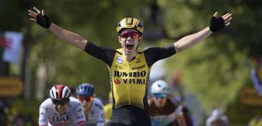 Van Aert slaví v desáté etapě Tour de France etapový vavřín.