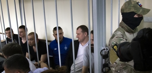 Ruský soud prodloužil vazbu vězněným ukrajinským námořníkům.
