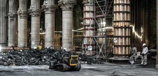 Obnova Notre-Dame bude vyžadovat spoustu finančních prostředků.