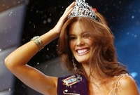 Maria Susana Rivadeneirová, moderátorka Miss Universe.