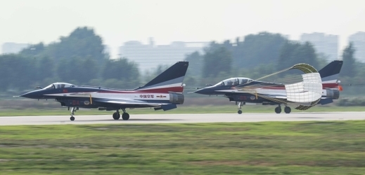 Bojové letouny J-10 (ilustrační foto).
