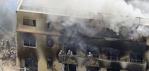 Při čtvrtečním požáru studia zemřelo 33 lidí a více jak 30 utrpělo zranění.