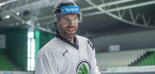 Útočník hokejistů BK Mladá Boleslav Michal Vondrka při prvním tréninku na ledě.