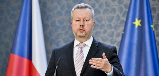 Ministr životního prostředí Richard Brabec se vyjádřil k situaci ohledně dřeva.