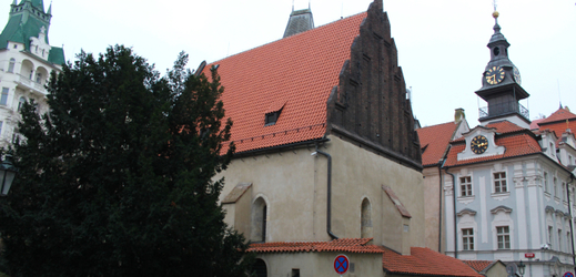 Staronová synagoga a Židovská radnice (nebo také Maiselova radnice) v Praze.