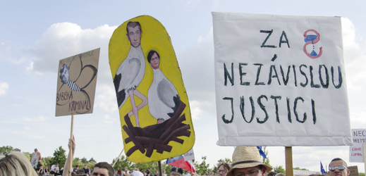 Snímek z demonstrace na Letné.
