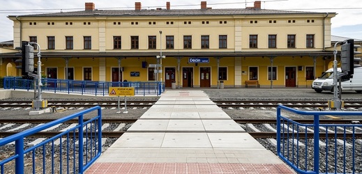 Některé vlaky z Děčína nabraly až tříhodinové zpoždění.