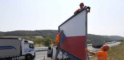 Z českých dálnic by mělo zmizet okolo dvou stovek billboardů.