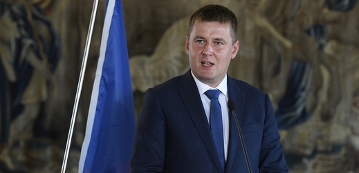 Ministr zahraničí Tomáš Petříček se hradil vůči kritice vlastních podřízených.