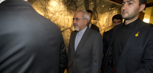 Íránský nejvyšší diplomat Mohammad Džavád Zaríf (uprostřed).