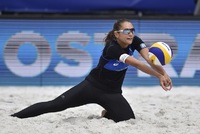 Martina Bonnerová (na snímku) si s Martinou Maixnerovou zahraje play off mistrovství Evropy v plážovém volejbalu.