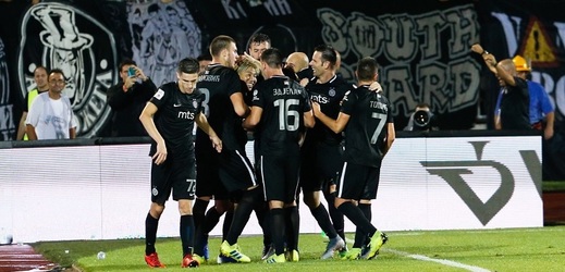 Evropská fotbalová unie UEFA potrestala Partizan Bělehrad a Lokomotiv Plovdiv za rasismus fanoušků.