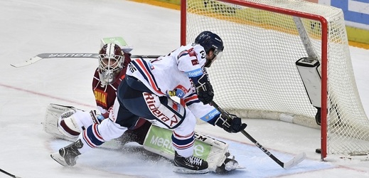 Hokejový útočník Matěj Stránský ukončil angažmá ve Švédsku a posílil mistrovský Třinec.