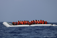 Migranti ve Středozemním moři.