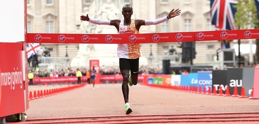Eliud Kipchoge zaběhl druhý nejrychlejší maraton historie.