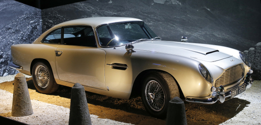 Vůz Jamese Bonda Aston Martin DB5.