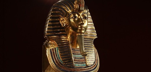 Soška s podobiznou Tutanchamona.