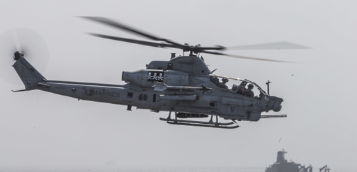 Bojový vrtulník americké armády AH-1Z Viper od firmy Bell.