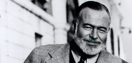 Americký spisovatel Ernest Hemingway.