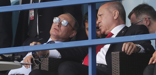 Ruský prezident Putin (vlevo) a jeho turecký protějšek Erdogan.