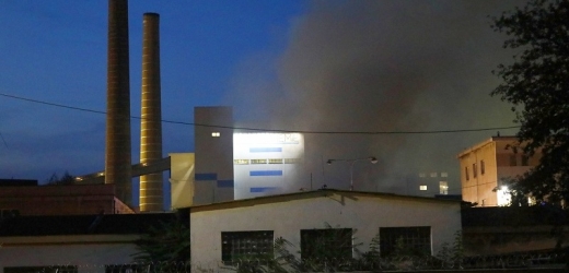 Požár v chemičce v Lovosicích: škody jdou do desítek milionů.