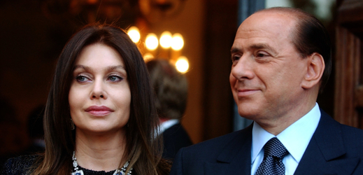 Silvio Berlusconi a Veronica Lariová.
