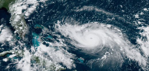 Dorian přerostl v extrémně nebezpečný hurikán čtvrté kategorie.