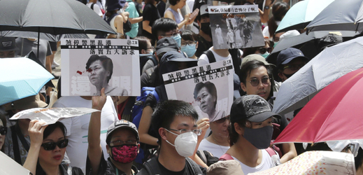 Do ulic Hongkongu vyšly protestovat tisíce lidí.