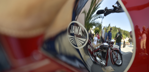 Milovníci motocyklů Jawa se sešli v Luhačovicích.