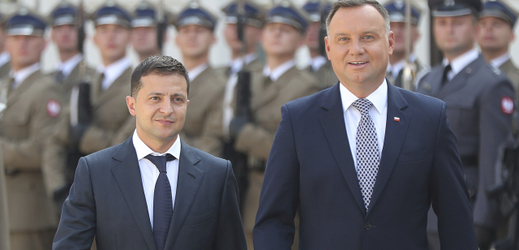Ukrajinský prezident Volodymyr Zelenskyj (vlevo) a Andrzej Duda. 