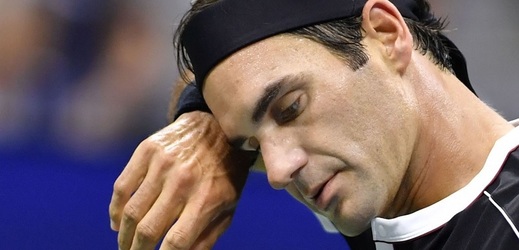 Švýcar Roger Federer po prohraném čtvrtfinále na US Open s Grigorem Dimitrovem.