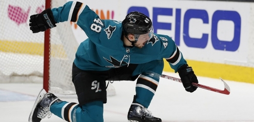 Tomáš Hertl byl v minulé sezoně nejproduktivnějším útočníkem Sharks.